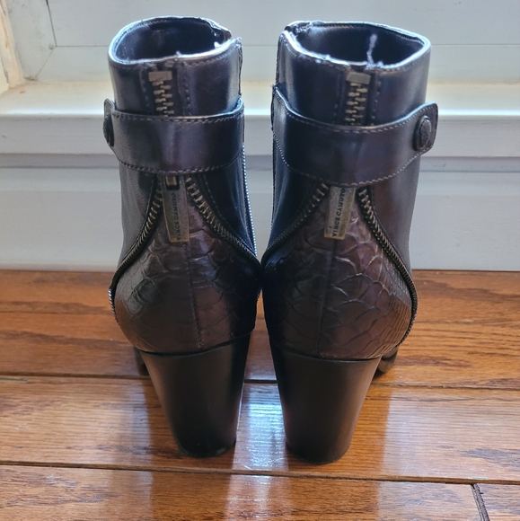 Vince Camuto leather booties in dark brown - Picture 3 of 5